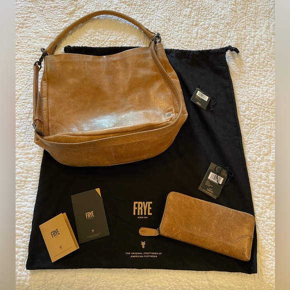 Frye Melissa Hobo and Zip Wallet in Beige in EUC - Picture 1 of 16